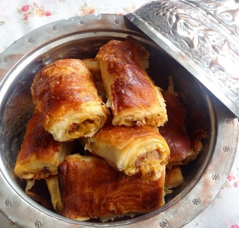 Kıymalı Patetesli El Açması Kol Böreği